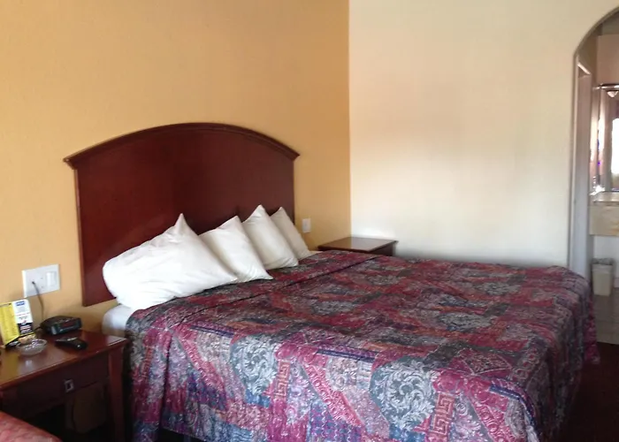 Scottish Inn & Suites Iah West